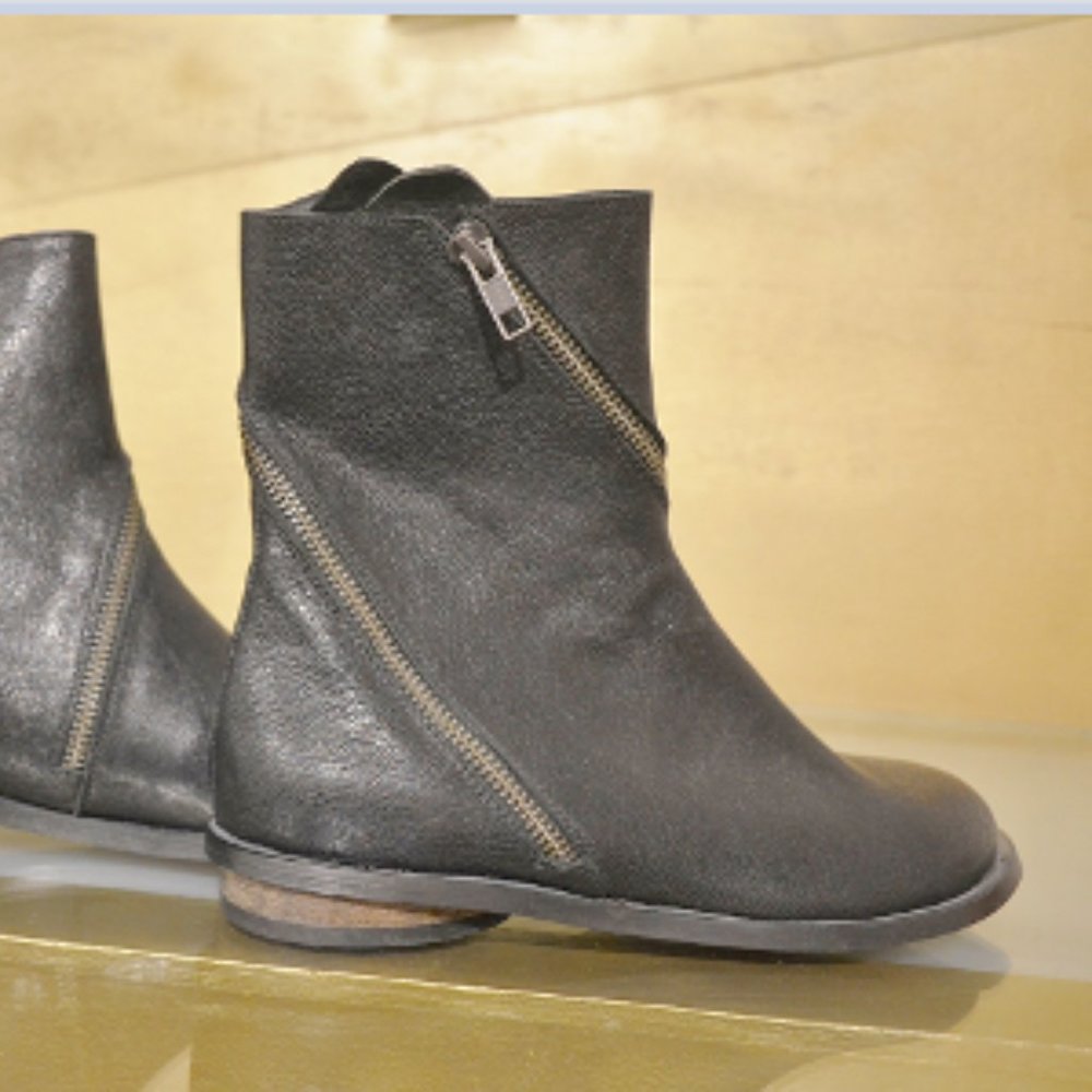 Black Leather w Double Wrap Around Zips Ankle Boot